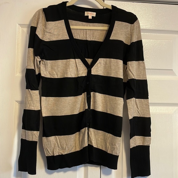 Ambiance Sweaters - 🌸 Black and Tan Cardigan